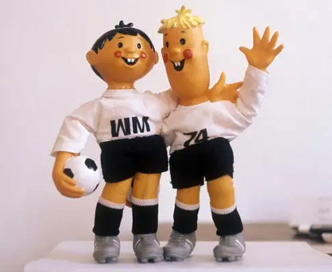 1974年德国世界杯吉祥物提普和泰普图片及寓意