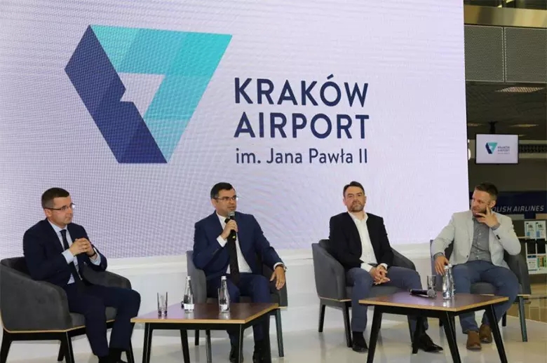 克拉科夫机场启用新形象设计 