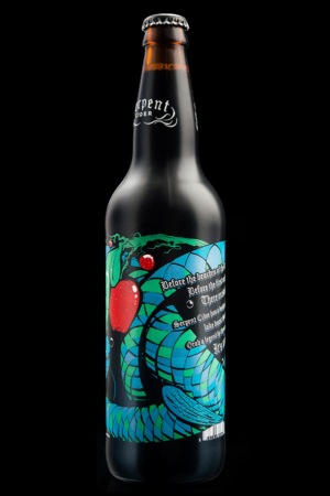 蛇苹果酒瓶型标签设计 