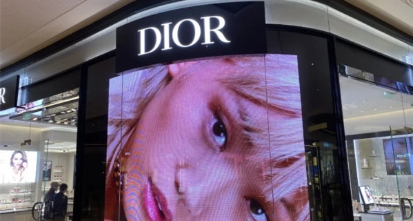 加速争夺注意力，Dior中国全面更换大写Logo