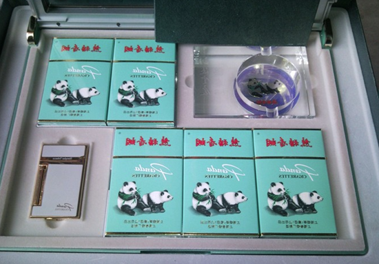 熊猫香烟礼盒 