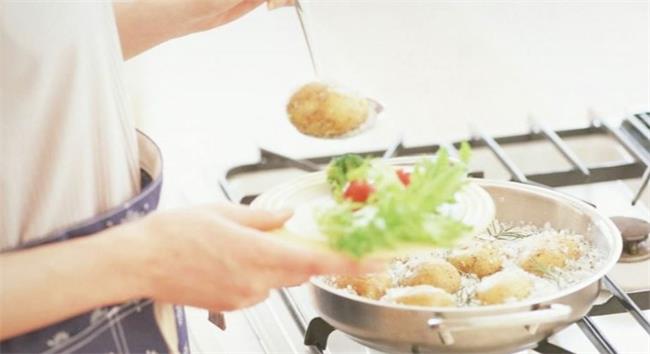 TC泰辰厨具品牌宣传标语：让你的厨师成为一门艺术