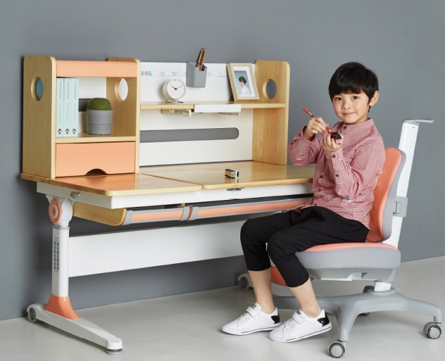 zxcool智学库品牌宣传标语：进口松木学习桌