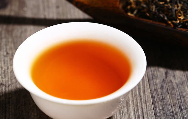 巴山雀舌品牌宣传标语：中国健康茶倡导者 