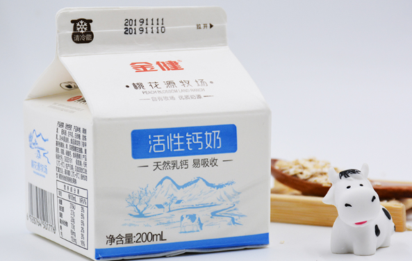 金健牛奶品牌宣传标语：口感细腻 风味独特