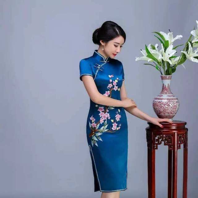 唐颂旗袍品牌宣传标语：东方女性 高贵典雅