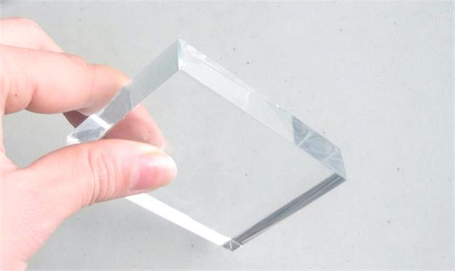 中航三鑫品牌宣传标语：中航三鑫，做最坚忍的玻璃，给你最好的保障