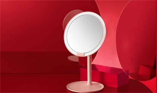 AMIRO品牌宣传标语：照镜子的每一刻都值得最美的