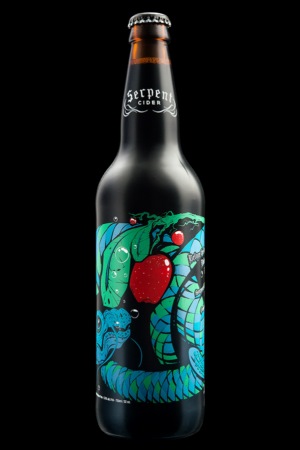 蛇苹果酒瓶型标签设计