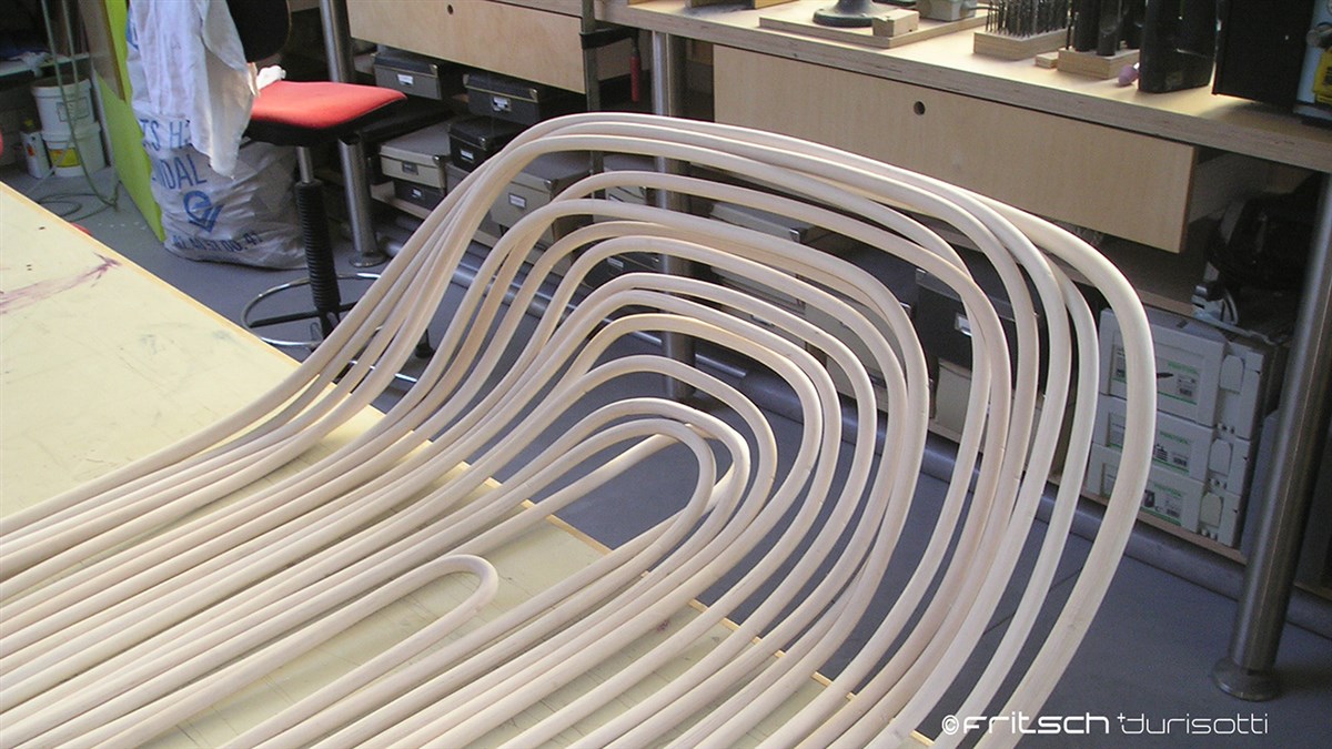 齿条与木藤构成的简易椅子工业设计作品赏析