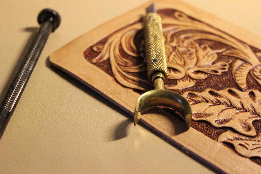 純手工皮雕，短款錢(qián)夾工業(yè)設(shè)計(jì)作品賞析