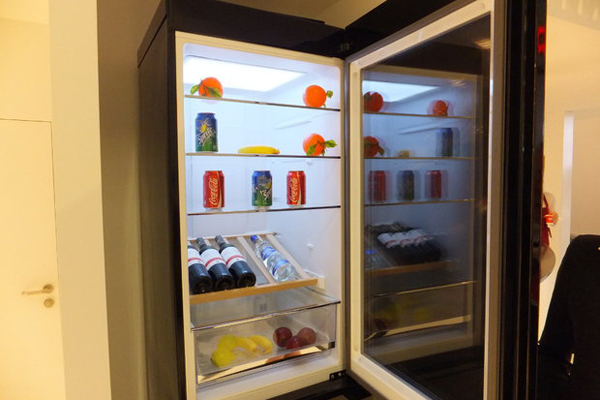 海尔半透明屏智能冰箱